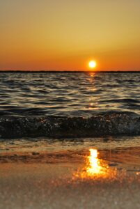 Das Meer mit Sonnenuntergang